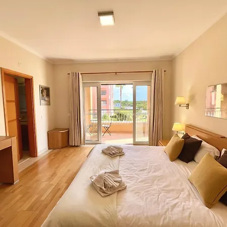 Victoria Boulevard By Garvetur *