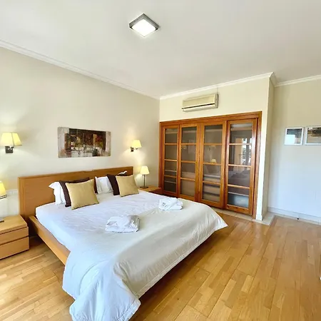 Victoria Boulevard By Garvetur *