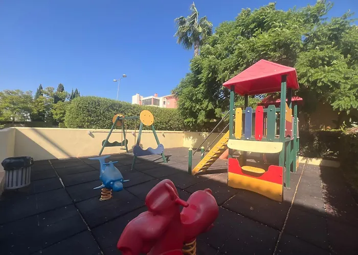 Victoria Boulevard By Garvetur *