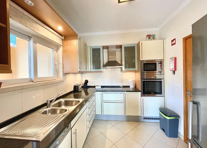 Victoria Boulevard By Garvetur * Bicas