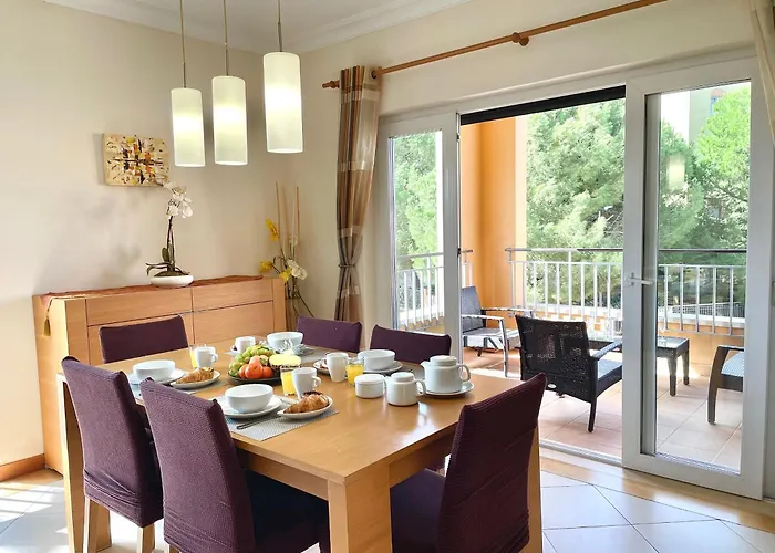 Victoria Boulevard By Garvetur *