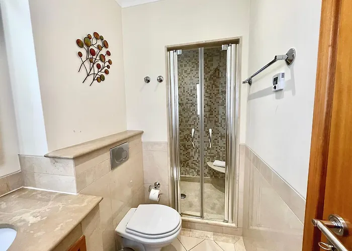 Victoria Boulevard By Garvetur *