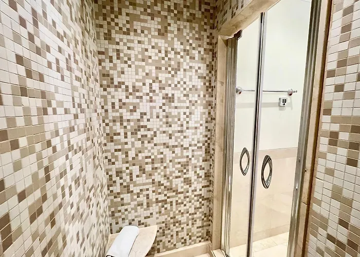 Victoria Boulevard By Garvetur